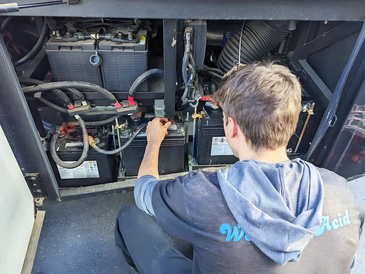 How to Hook Up a Camper Battery Safely – TYCORUN