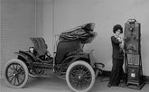 Advances in electric vehicle technology at the end of the 19th century