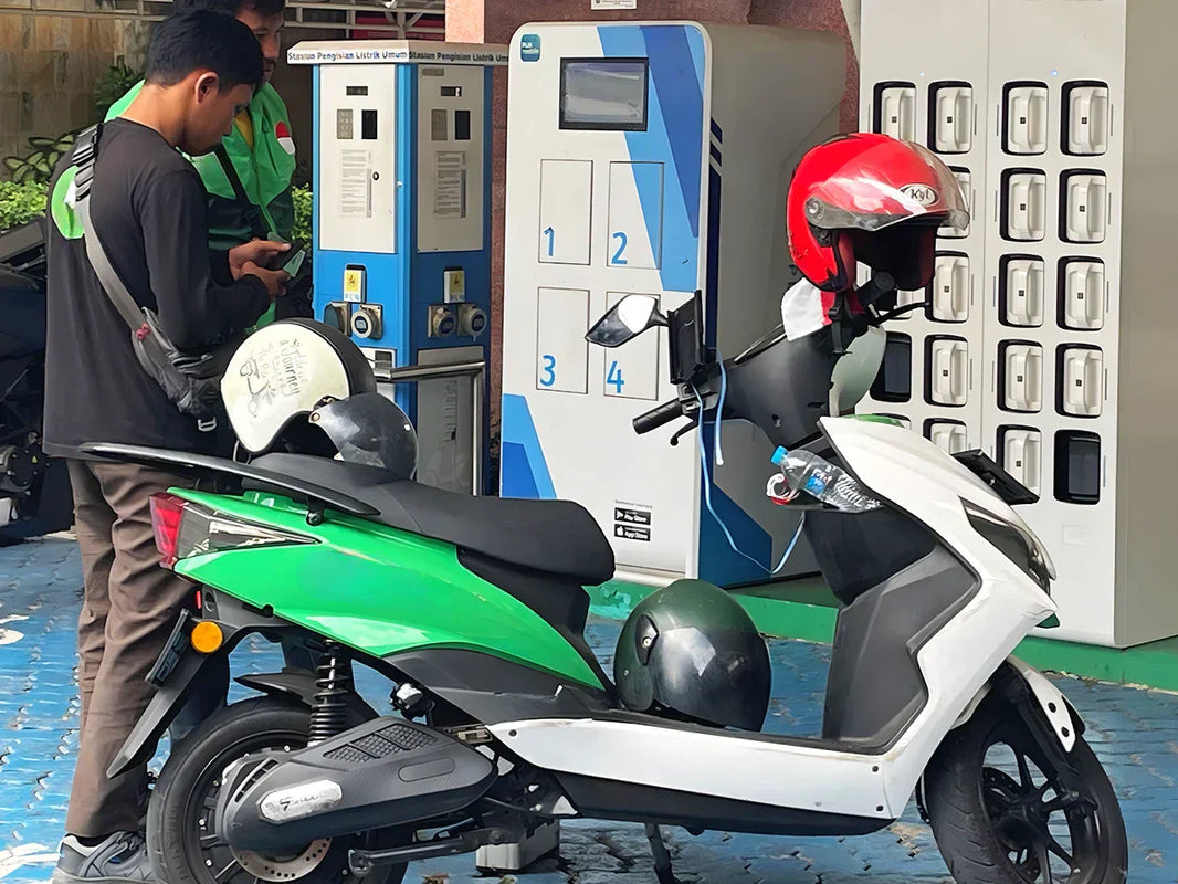 Top 10 Electric Two-Wheelers With Swappable Batteries In Indonesia 1